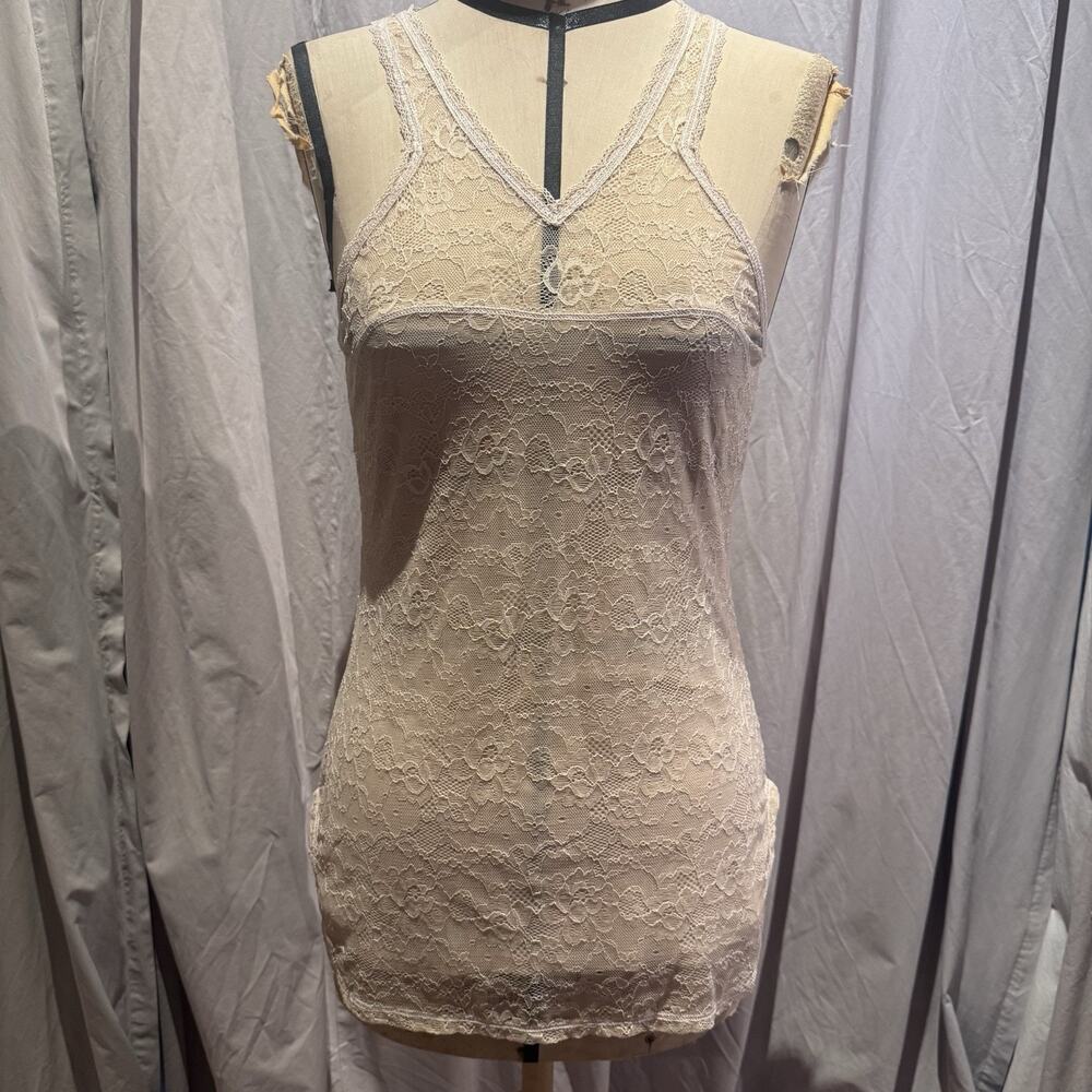 Miss Ferriday Stretch Lace Halter Cami M